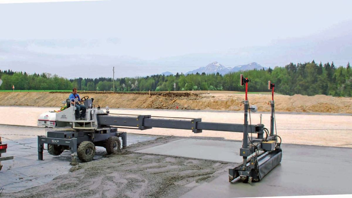 Lazer tesviye makinesiyle beton dökümü